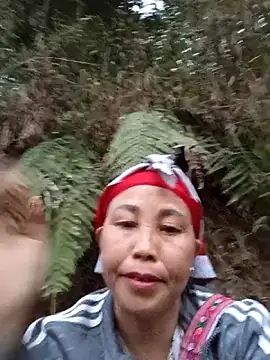 Snapshot of lena-cute chatting on February 4, 11:42 pm lena-cute online show from February 4, 11:42 pm