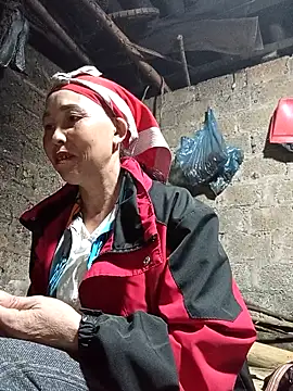 Snapshot of lena-cute chatting on February 8, 1:03 pm lena-cute online show from February 8, 1:03 pm