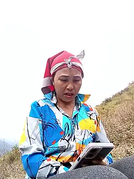 Snapshot of lena-cute chatting on February 9, 6:06 am lena-cute online show from February 9, 6:06 am