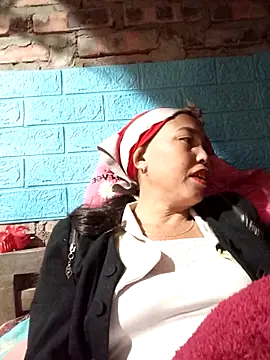 Snapshot of lena-cute chatting on February 13, 11:12 pm lena-cute online show from February 13, 11:12 pm