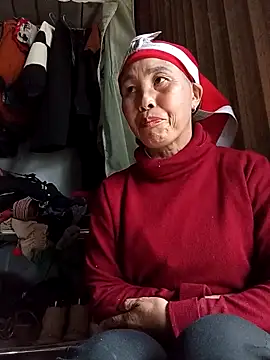 Snapshot of lena-cute chatting on February 15, 8:13 am lena-cute online show from February 15, 8:13 am