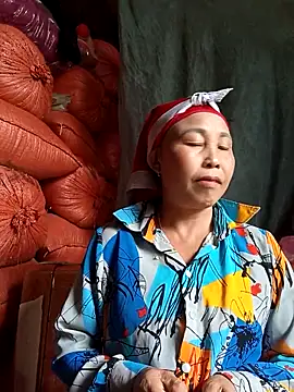 Snapshot of lena-cute chatting on February 25, 6:56 am lena-cute online show from February 25, 6:56 am