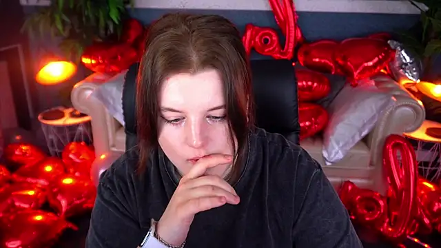 Snapshot of KristiFoxy chatting on February 4, 1:28 pm KristiFoxy online show from February 4, 1:28 pm