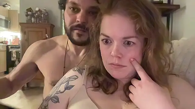 Snapshot of MusicCouple chatting on February 14, 10:01 am MusicCouple online show from February 14, 10:01 am