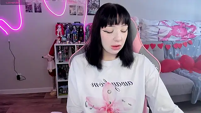 Snapshot of MollysLand chatting on February 16, 8:21 am MollysLand online show from February 16, 8:21 am