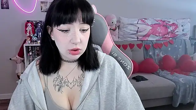 Snapshot of MollysLand chatting on February 20, 7:54 am MollysLand online show from February 20, 7:54 am