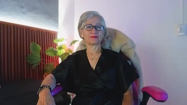 Snapshot of miss_monserrate01 chatting on February 9, 12:53 pm miss monserrate01 online show from February 9, 12:53 pm