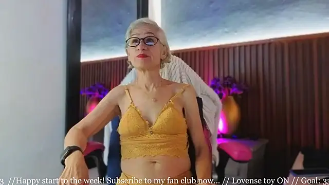 Snapshot of miss_monserrate01 chatting on February 20, 1:11 pm miss monserrate01 online show from February 20, 1:11 pm