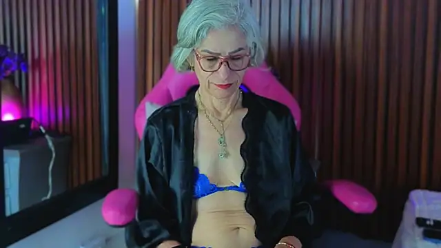 Snapshot of miss_monserrate01 chatting on April 25, 1:41 pm miss monserrate01 online show from April 25, 1:41 pm