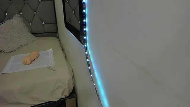 Snapshot of _1DERECK chatting on February 24, 9:40 am 1DERECK online show from February 24, 9:40 am