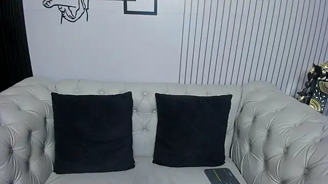 Snapshot of sophie_bonny chatting on March 2, 11:28 am sophie bonny online show from March 2, 11:28 am