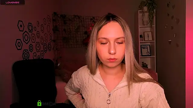 Snapshot of tiffani_murr chatting on February 25, 8:07 pm tiffani murr online show from February 25, 8:07 pm