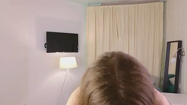 Bubble Chloe online show from February 4, 7:25 am