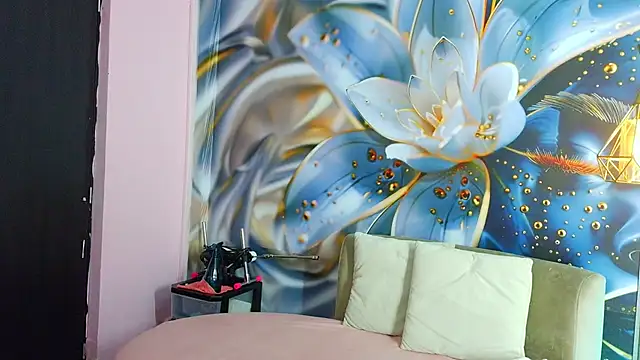 Snapshot of rouxinferno_cr chatting on February 23, 3:37 am rouxinferno cr online show from February 23, 3:37 am