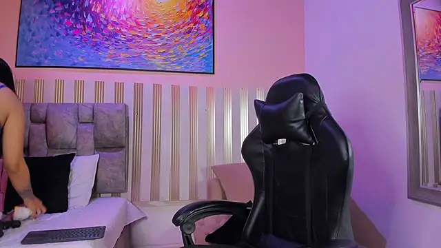 nina glow online show from March 30, 11:44 am