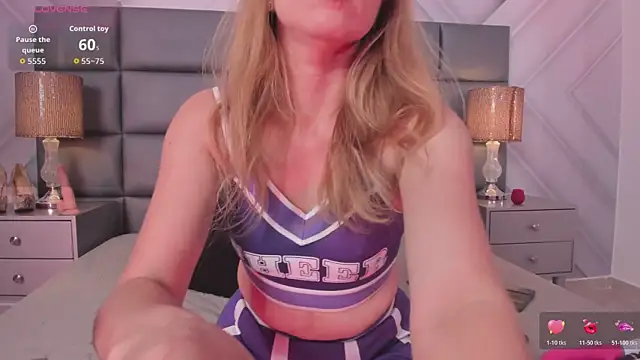 AlexaFoxx  online show from April 16, 12:50 pm