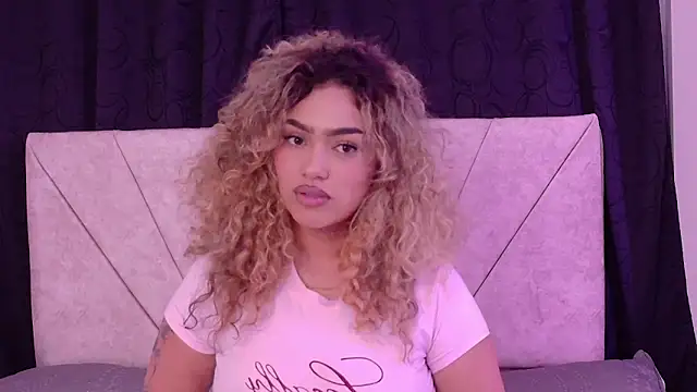 Maddy Beluci online show from May 13, 11:33 pm