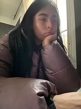 Sara Fernandez  online show from February 11, 1:27 pm