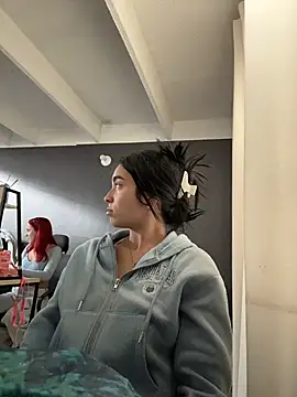 Sara Fernandez  online show from February 18, 1:40 pm