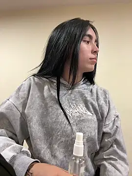 Sara Fernandez  online show from March 9, 2:10 pm