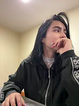 Sara Fernandez  online show from April 15, 2:46 pm