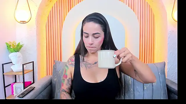 Snapshot of violet_scott_ chatting on February 11, 10:42 am violet scott online show from February 11, 10:42 am