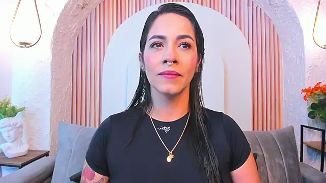 violet scott  online show from May 25, 10:21 am