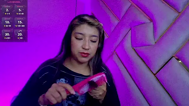 Snapshot of Dahiana_Dmour_ chatting on February 20, 1:33 pm Dahiana Dmour online show from February 20, 1:33 pm