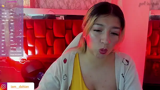 Snapshot of Dahiana_Dmour_ chatting on June 21, 1:57 pm Dahiana Dmour online show from June 21, 1:57 pm