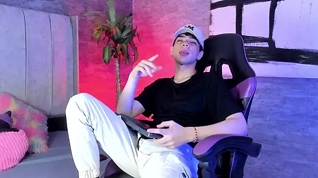 Snapshot of Elbombondelcircuit chatting on February 24, 7:17 am Elbombondelcircuit online show from February 24, 7:17 am