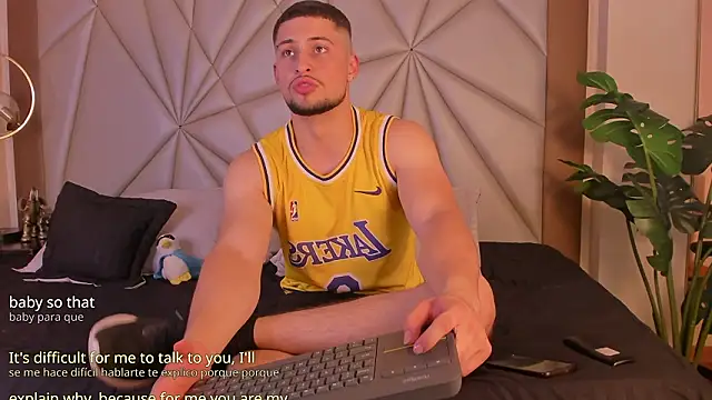 valenssio moretti online show from March 26, 3:45 am