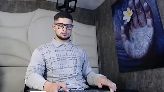 valenssio moretti online show from April 9, 3:39 am