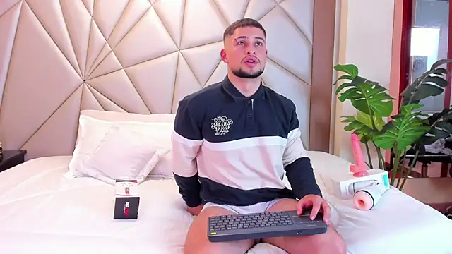 valenssio moretti online show from April 16, 7:58 pm