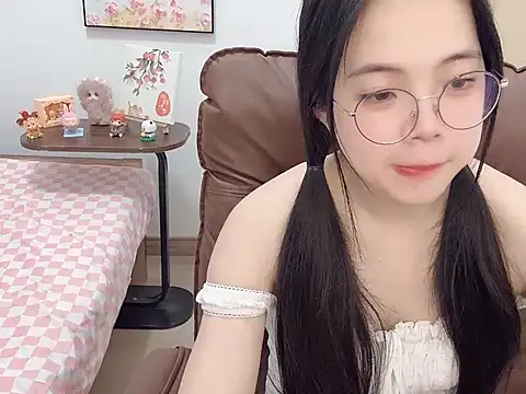 Snapshot of Dawn-2 chatting on February 11, 12:15 am Dawn-2 online show from February 11, 12:15 am