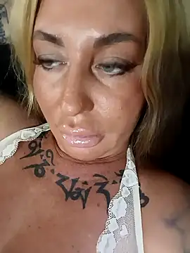 Snapshot of MiaMooly chatting on September 8, 5:01 pm MiaMooly online show from September 8, 5:01 pm