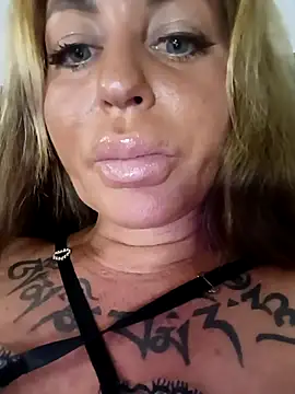 Snapshot of MiaMooly chatting on September 12, 5:13 pm MiaMooly online show from September 12, 5:13 pm