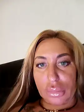 Snapshot of MiaMooly chatting on September 17, 5:47 pm MiaMooly online show from September 17, 5:47 pm