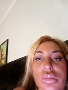 Snapshot of MiaMooly chatting on September 18, 4:53 pm MiaMooly online show from September 18, 4:53 pm