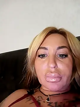 Snapshot of MiaMooly chatting on September 27, 3:39 pm MiaMooly online show from September 27, 3:39 pm