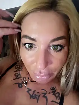 Snapshot of MiaMooly chatting on September 29, 4:34 pm MiaMooly online show from September 29, 4:34 pm