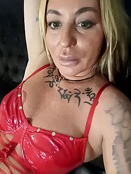 Snapshot of MiaMooly chatting on October 14, 1:45 pm MiaMooly online show from October 14, 1:45 pm