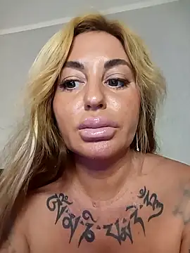 Snapshot of MiaMooly chatting on October 20, 4:51 pm MiaMooly online show from October 20, 4:51 pm