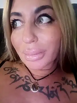 Snapshot of MiaMooly chatting on November 7, 4:40 pm MiaMooly online show from November 7, 4:40 pm