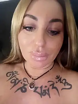 Snapshot of MiaMooly chatting on November 24, 4:18 pm MiaMooly online show from November 24, 4:18 pm