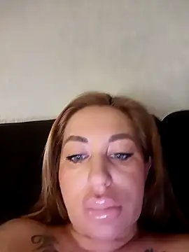 MiaMooly online show from February 5, 7:29 pm