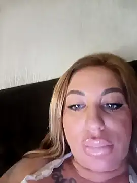 MiaMooly online show from February 12, 7:09 pm