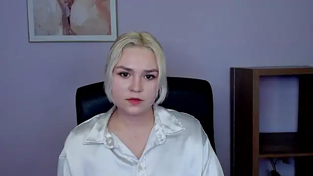 Snapshot of SweetLilyxo chatting on February 12, 2:56 pm SweetLilyxo online show from February 12, 2:56 pm