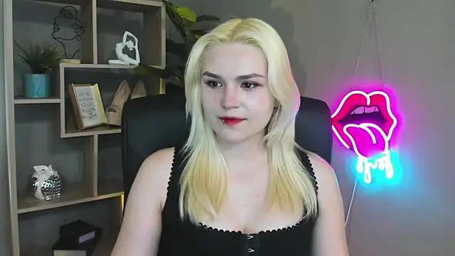 Snapshot of SweetLilyxo chatting on April 28, 1:27 pm SweetLilyxo online show from April 28, 1:27 pm