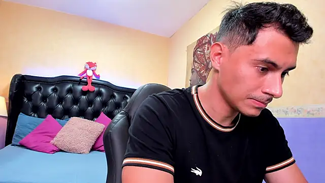 Snapshot of Mike_Conors chatting on February 4, 1:33 am Mike Conors online show from February 4, 1:33 am