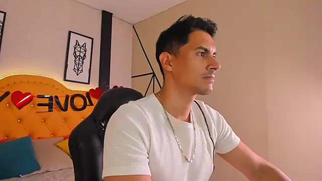 Snapshot of Mike_Conors chatting on February 17, 1:35 am Mike Conors online show from February 17, 1:35 am